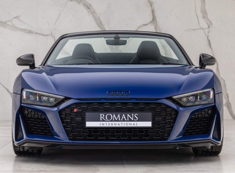 Audi R8 V10 Performance Carbon Black Spyder 18