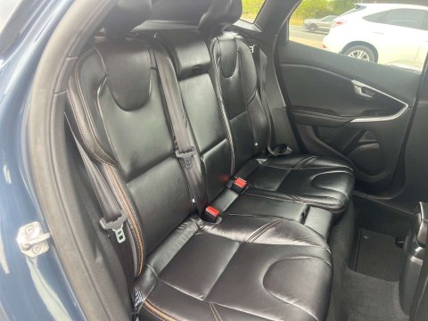 Volvo V40 2.0 V40 Cross Country Professional D3 5dr 21