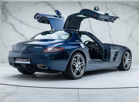 Mercedes-Benz SLS AMG 10