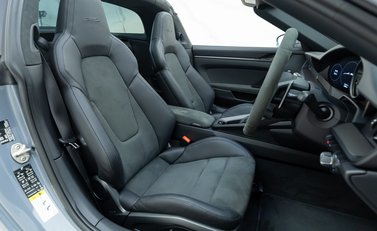 Porsche 911 Targa 4 GTS (992) 13