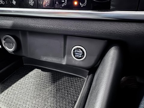 Nissan Qashqai 1.3 DIG-T MHEV N-Connecta XTRON Euro 6 (s/s) 5dr 17