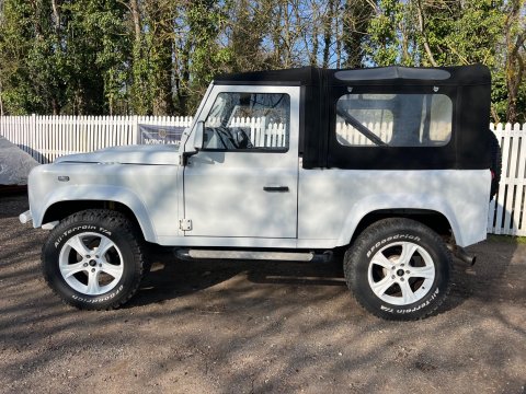 Land Rover Defender 90 TD 9