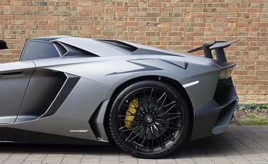 Lamborghini Aventador SV LP750-4 Roadster 2
