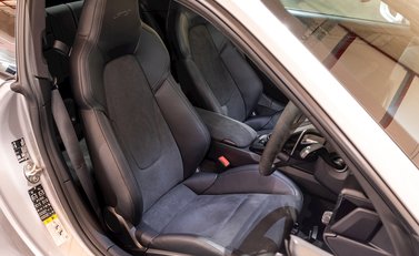 Porsche 911 (992) Carrera GTS 8