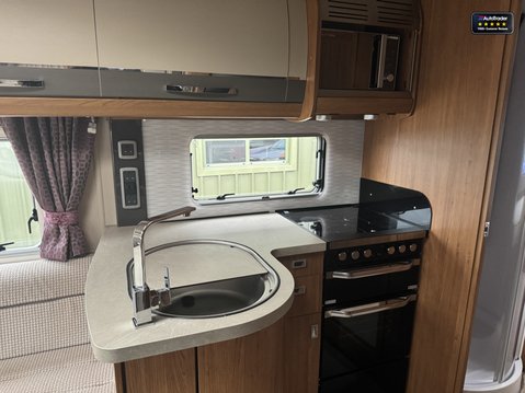 Auto-Trail Comanche Frontier|4 Berth|2 Belts|AUTO|Rear Single Beds|Hab 11