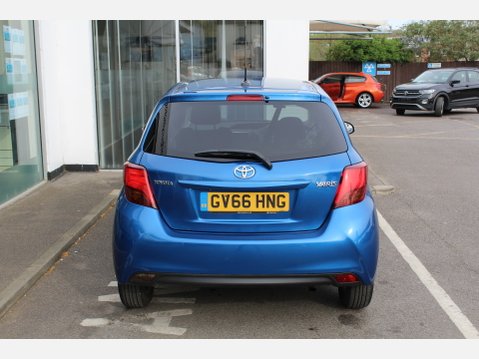 Toyota Yaris VVT-I ICON 4