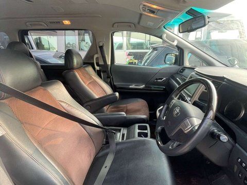 Toyota Alphard GOLDEN EYES II V6 8