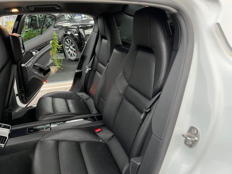 Porsche Panamera 3.0D V6 Hatchback 5dr Diesel TiptronicS Euro 5 (s/s) (300 ps) 36
