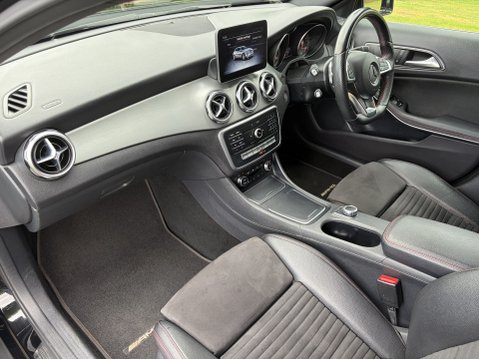 Mercedes-Benz GLA Class GLA 220 D 4MATIC AMG LINE 17