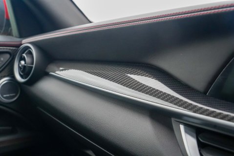 Alfa Romeo Stelvio QUADRIFOGLIO 16