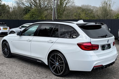 BMW 3 Series 320D XDRIVE M SPORT SHADOW EDITION TOURING -PAN ROOF -PRO MEDIA -APPLE CARP 2