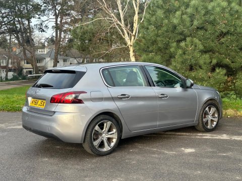 Peugeot 308 1.2 PureTech GPF Allure Euro 6 (s/s) 5dr 29