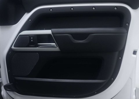 Land Rover Defender 3.0 Defender X-Dynamic HSE D MHEV A 4WD 5dr 66