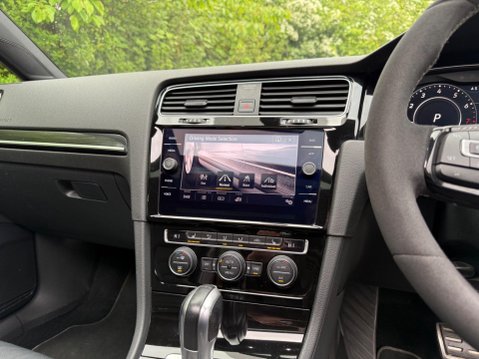 Volkswagen Golf 2.0 TSI R DSG 4Motion Euro 6 (s/s) 5dr 32