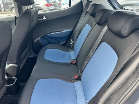 Hyundai i10 1.2 Premium Euro 5 5dr 27