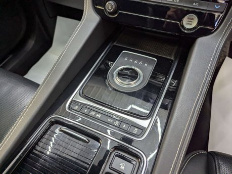 Jaguar F-Pace 2.0 F-Pace Chequered Flag AWD D Auto 4WD 5dr 81