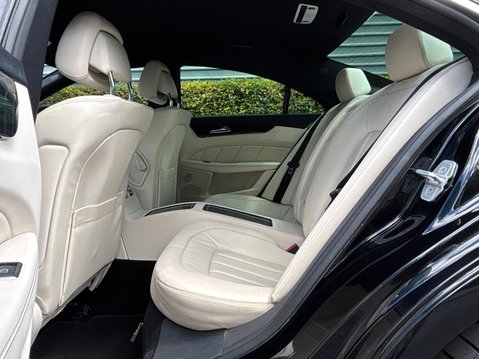 Mercedes-Benz CLS CLS220 D AMG LINE 28