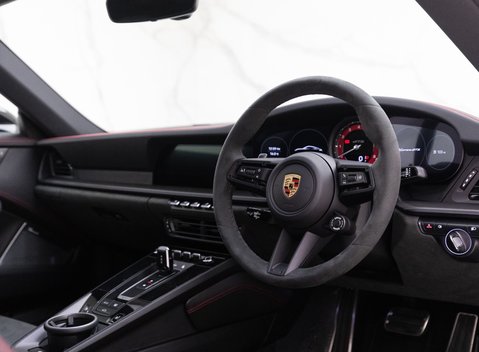 Porsche 911 CARRERA GTS (992) 8