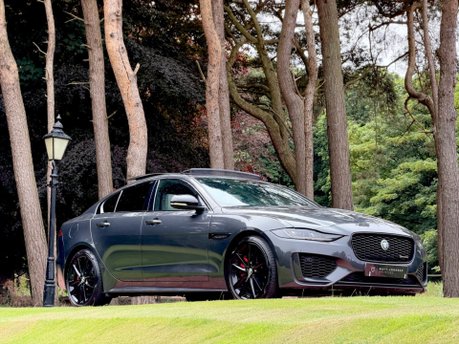 Jaguar XE R-DYNAMIC HSE BLACK 34