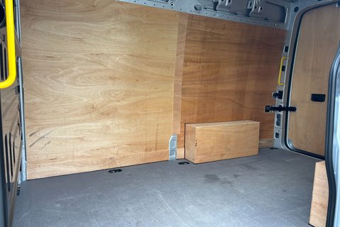 Volkswagen Crafter CR35 177 ps Tdi L2 H2 Trendline DSG Panel Van 10