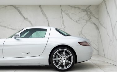 Mercedes-Benz SLS AMG 26
