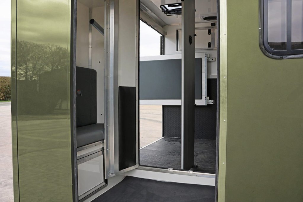 Renault Master BRAND NEW 3.5 TON STALLION BUILD EXTREME HEAVY DUTY HORSEBOX FROM SEEKER  12