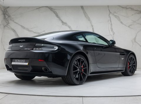 Aston Martin V12 Vantage S 6
