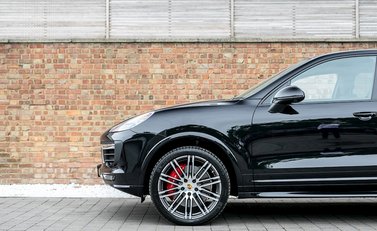 Porsche Cayenne Turbo 21