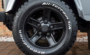 Land Rover Defender 90 XS URBAN TRUCK Carbon Edition 10