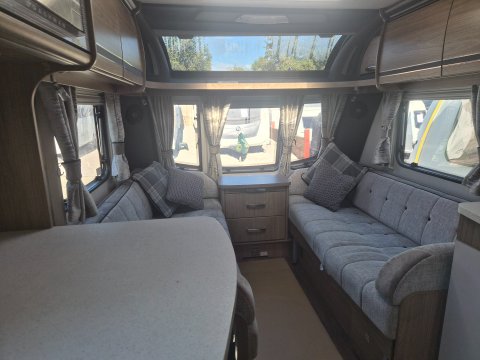 Coachman VIP 460  6