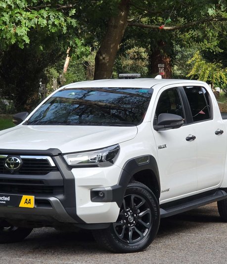 Toyota Hilux 2.8 HI-Luxury Invincible X D-4D 4WD Double Cab Auto 4WD 5dr