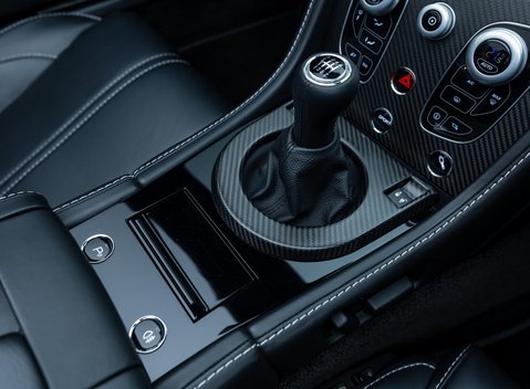 Aston Martin V12 Vantage S ROADSTER 23