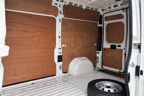 Citroen Relay 35 L2H2 Enterprise Panel Van with Tail Lift 9