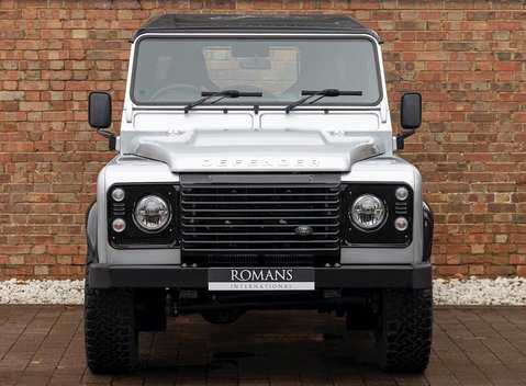 Land Rover Defender 90 Works V8 70th Edition 4