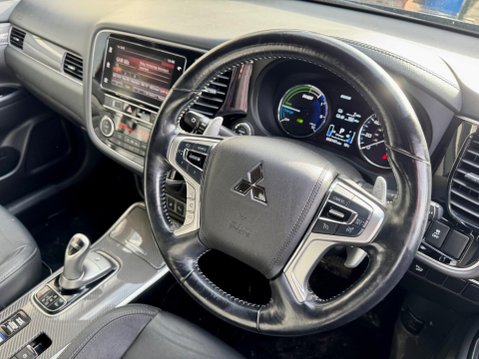 Mitsubishi Outlander 2.4h TwinMotor 13.8kWh 4h CVT 4WD Euro 6 (s/s) 5dr 2