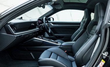 Porsche 911 Turbo S (992) 13