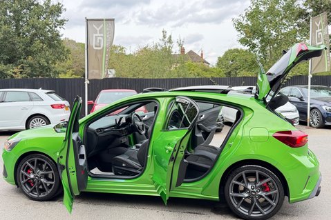 Ford Focus ST -PAN ROOF -PARKING/PERFORMANCE/ASSIST PACKS -HUD -B&O - MEAN GREEN 21