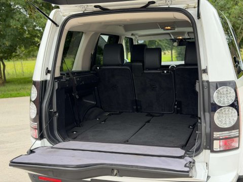 Land Rover Discovery 3.0 Discovery Graphite SDV6 Auto 4WD 5dr 21