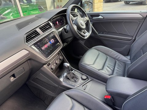 Volkswagen Tiguan R-LINE TECH TSI 4MOTION DSG 12