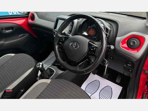 Toyota Aygo 1.0 VVT-i x-play Hatchback 5dr Petrol Manual Euro 6 (71 ps) 7