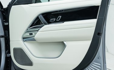 Land Rover Range Rover P550e Autobiography 27
