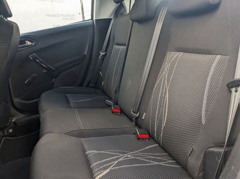 Peugeot 208 HDI ACTIVE 25