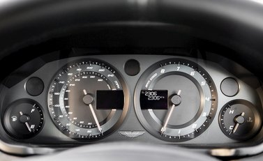 Aston Martin Vanquish S 16