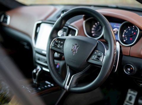 Maserati Ghibli GranLusso 17