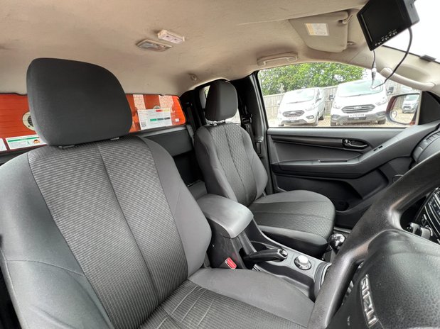 Isuzu D-Max Utility | 1.9 LT | Extended Cab | Tow Bar | AC | E 27