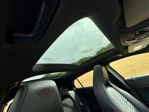 Mercedes-Benz GLA Class GLA 220 D 4MATIC AMG LINE PREMIUM PLUS 55
