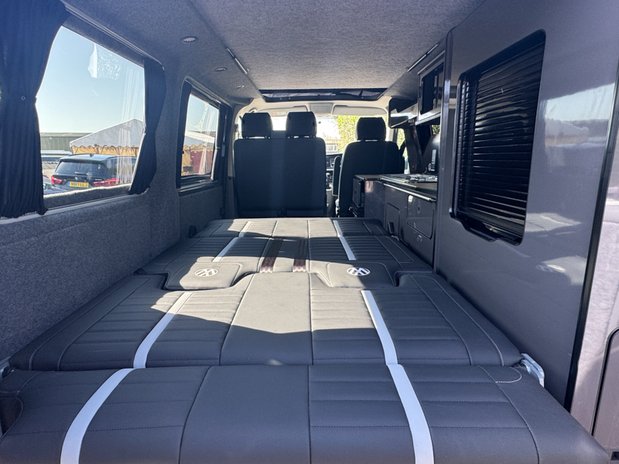Volkswagen Transporter Camper | 4 Berth | Air Con | Pop Top | Cooker | Rock n Roll Bed 19