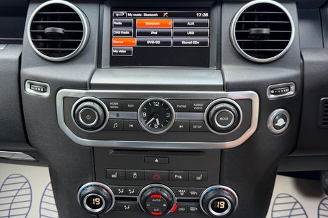 Land Rover Discovery SDV6 SE TECH - 11 SERVICES RECORDED INC CAMBELT CHANGE 42