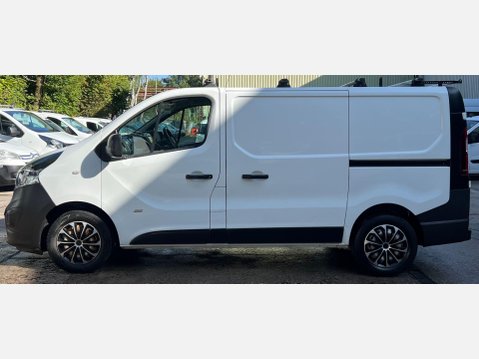 Vauxhall Vivaro 1.6 CDTi 2900 BiTurbo ecoFLEX L1 H1 Euro 5 (s/s) 5dr 17