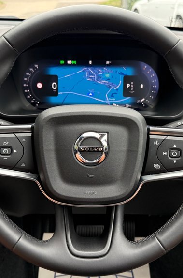 Volvo XC40 B3 ULTRA - 18 MONTHS WARRANTY - SAGE GREEN - ONE OWNER -HARMAN KARDON 